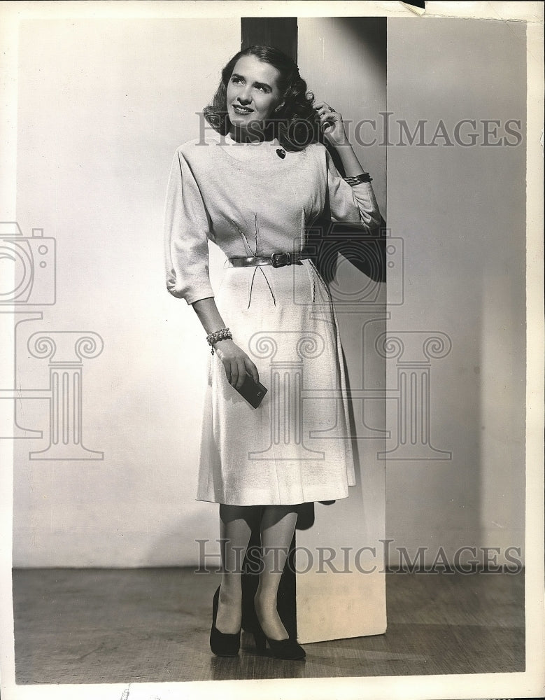 Press Photo Actress Tony Darnay Models Water-resistant White Wool Dress - Historic Images
