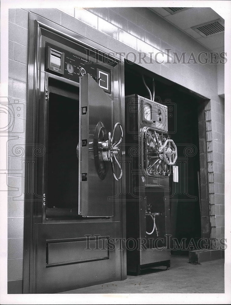 1964 Press Photo Elyse Memorial Hospital sterilizing units - Historic Images
