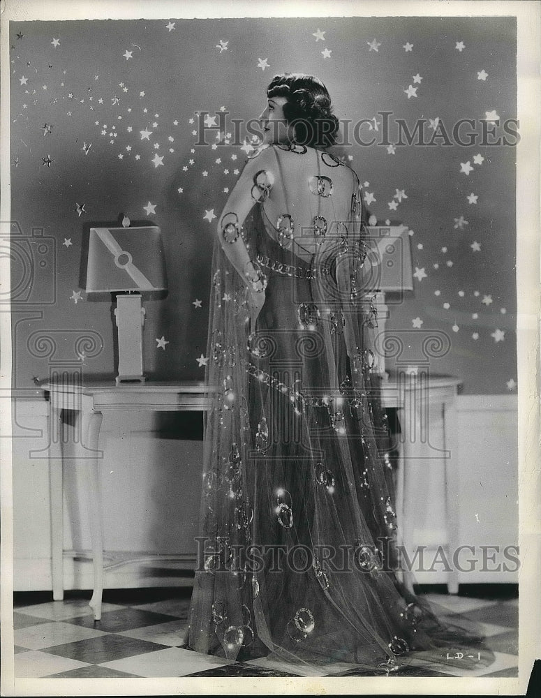 1933 Model Lorraine De Sart showing off evening gown  - Historic Images