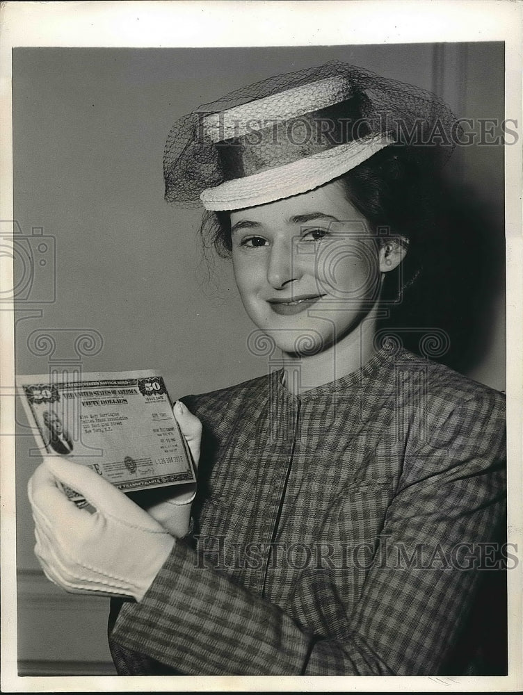 1945 Mary Harrington Winner Of Contest For Best Domestic News - Historic Images