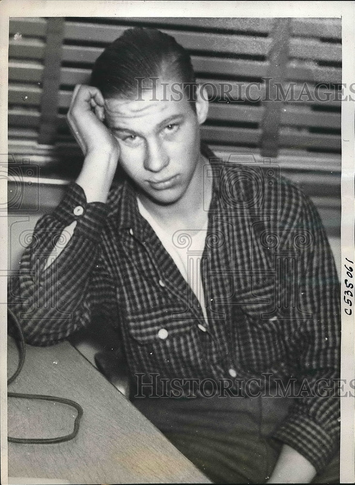 1939 Press Photo John Adams At Police Station After Being Arrested In Chicago - Historic Images