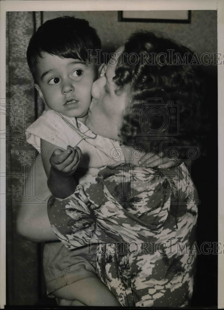 1937 Mrs. Martha Horst Greeting Foster Son Donald At Custody Hearing - Historic Images