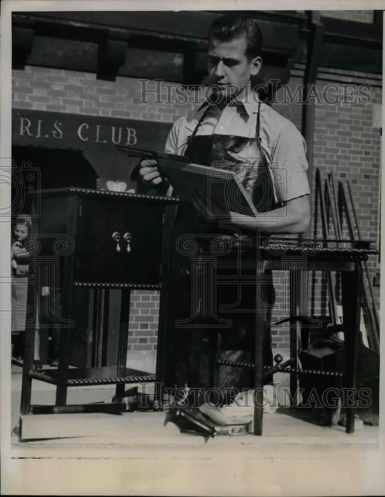 1938 Jerry Hackett, winner 4H National Handicraft contest, Chicago - Historic Images