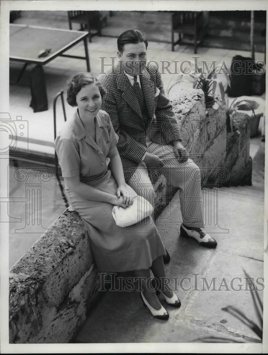 1935 Press Photo Mr. and Mrs. Elliot Ludington Jr. at Castle Harbour, Bermuda - Historic Images
