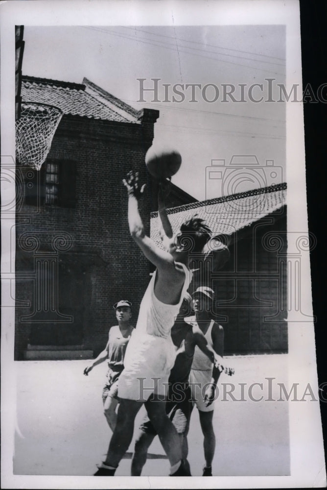 1952 The Monotony of prison life is broken by playing basketball - Historic Images