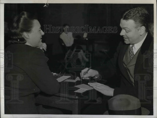 1942 Dr. Robert M. Hutchins, President, Univ. of Chicago  - Historic Images