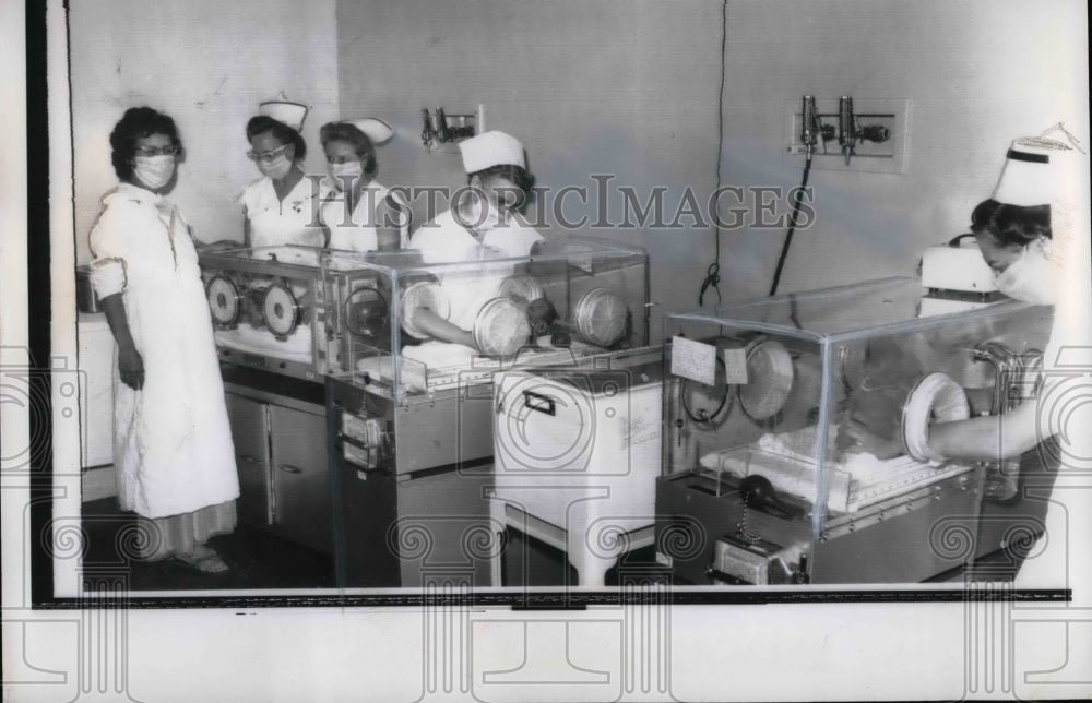 1962 Press Photo Mrs. Mary Halverson and quadruplets of Tacoma Gen. Hospital - Historic Images