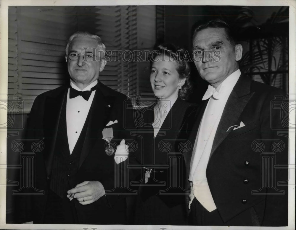 1941 Press Photo Stueben Society banquet Com. Theodore Hoffman Mrs. Gerald P. - Historic Images