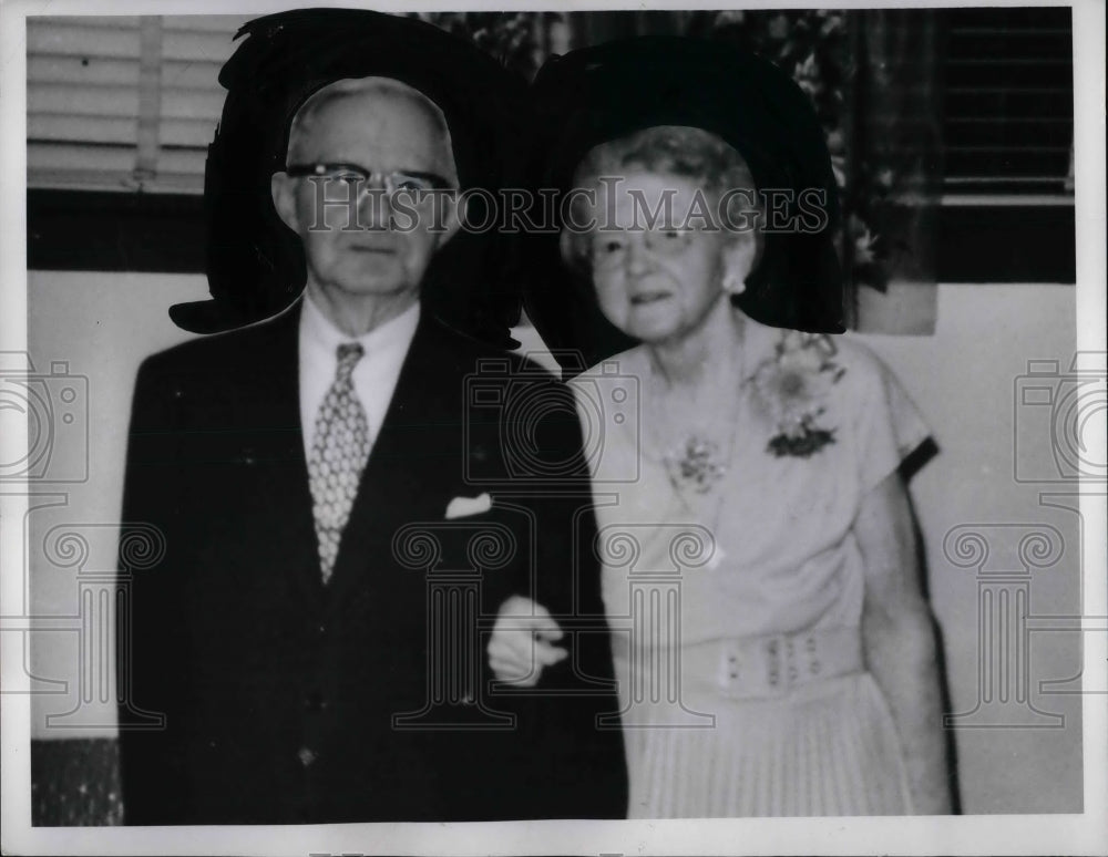 1957 Press Photo Mr & Mrs Emil Hilfer Celebrate Golden Anniversary - nea69530 - Historic Images