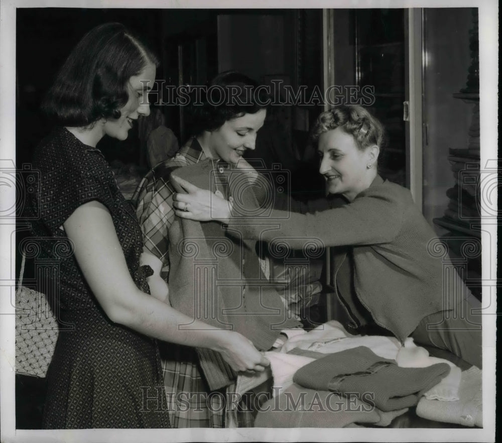 1949 Barbara Hoene &amp; Jean Spurr Shop For Sweaters  - Historic Images