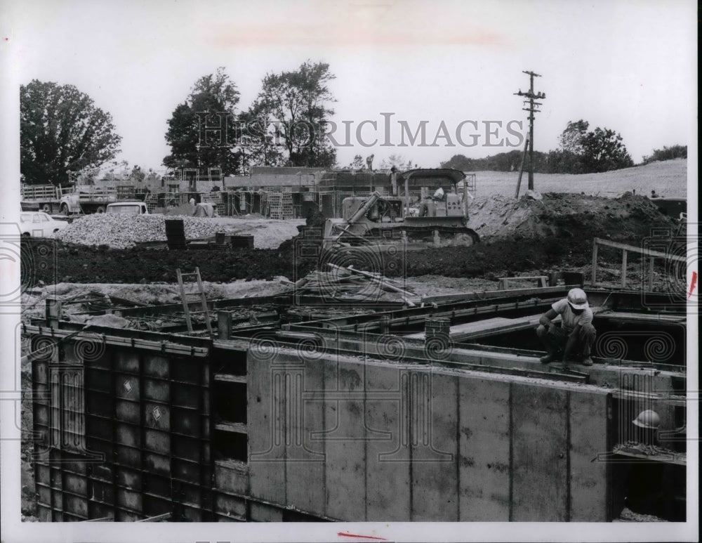 Bulldozers and other workers Sewer District 5 project Medina County - Historic Images