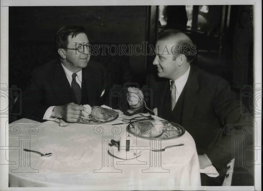 1933 Press Photo Rupert Hughes welcomes Curt Cox into writer&#39;s club - Historic Images