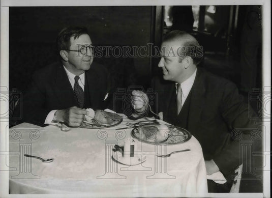 1933 Press Photo Rupert Hughes welcomes Curt Cox into writer's club - Historic Images