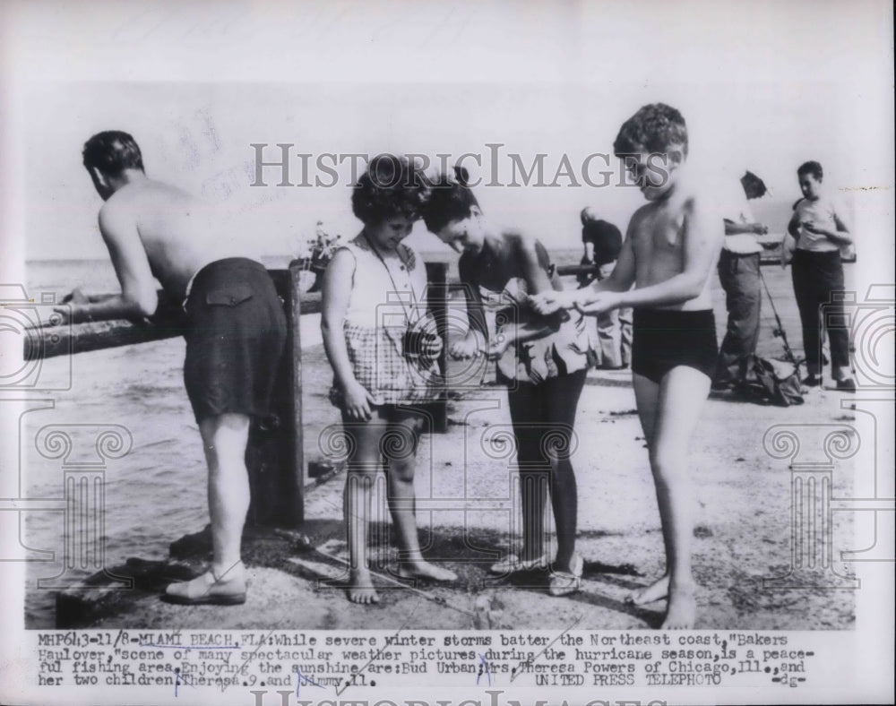 1953 Miami Beach, Fla. tourists &amp; children enjoy the beach - Historic Images