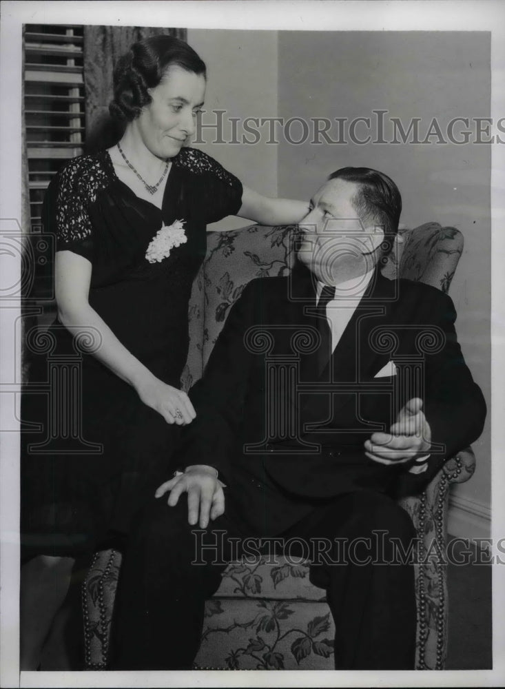 1941 Press Photo U.S. Marshall Mr. James E. Mulcahy with his wife - nea69748-Historic Images