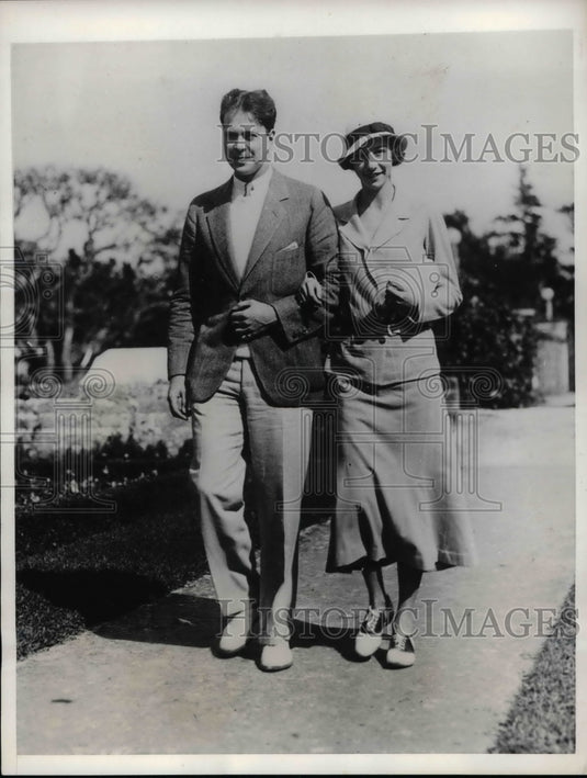 1933 Mr. & Mrs. Joseph Quarles Jr. vacationing at Hotel Bermudiana - Historic Images