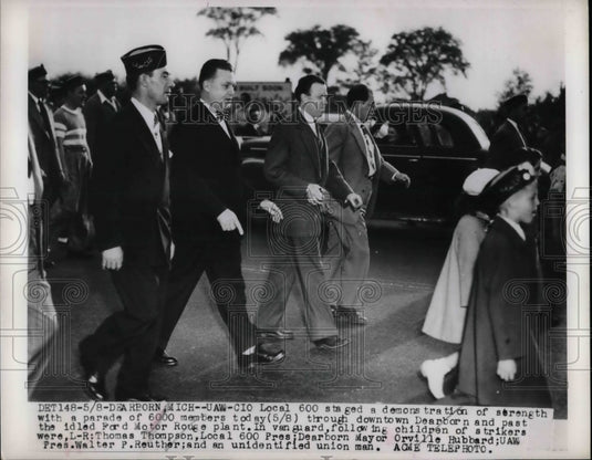 1949 Press Photo Striking Ford Auto Workers Stage Protest March In Dearborn, MI - Historic Images
