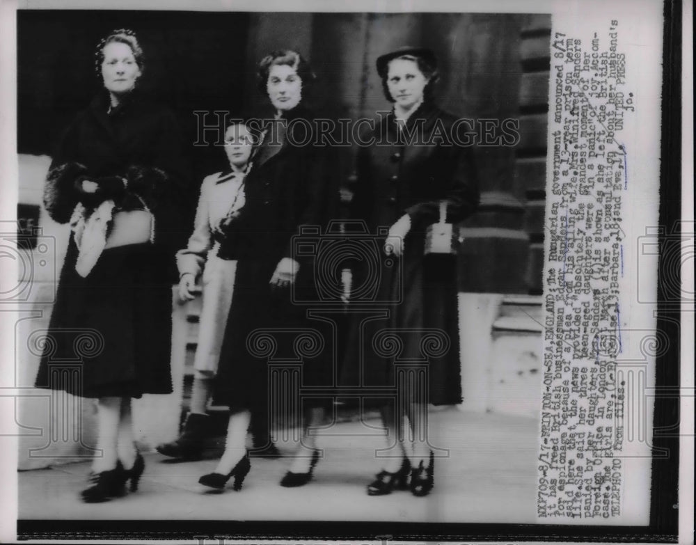 1953 Edgar Sanders Wife&amp;3 Daughters British Foreign Office London - Historic Images