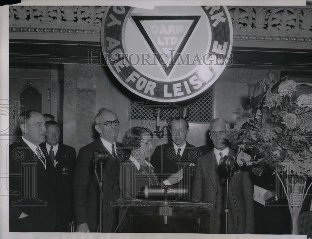 1935 Dr Francis E Townsend of California at National Convention - Historic Images