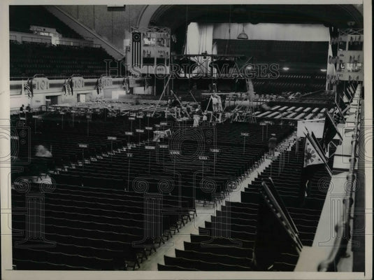 1938 Press Photo Preparing auditorium for convention - Historic Images