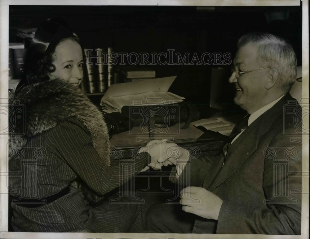 1939 Beatrice Veryl Pantages &amp; Atty. Charles Conlin as they appear - Historic Images