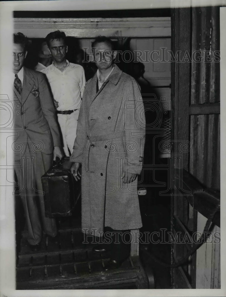 1933 Capt.William S, Heath, leave the S.S. Madison docked at Norfolk - Historic Images