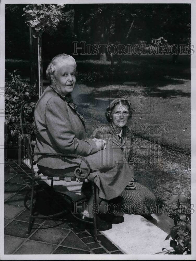 1958 Cleveland&#39;s Gwinn Festival, Mrs TP Howe;;, Mrs F Brown - Historic Images