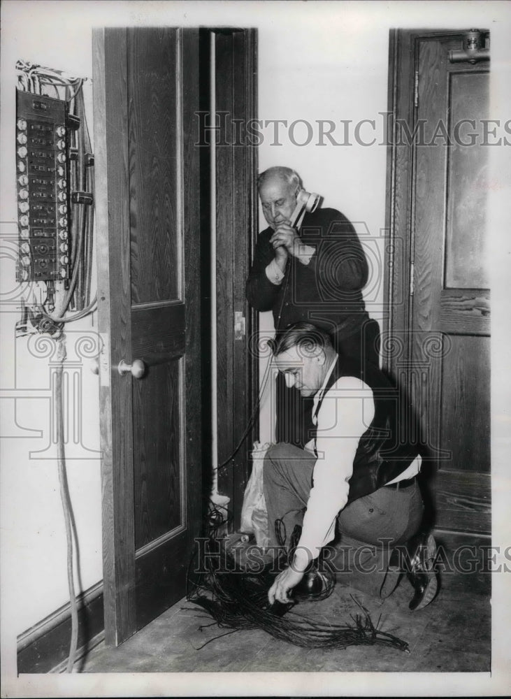 1937 Press Photo United Mine Workers linemen install telephone switchboard - Historic Images