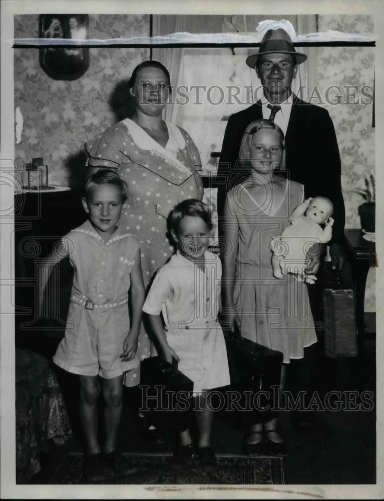 1934 George and Emma Gorge with children Heinz, George &amp; Emma - Historic Images