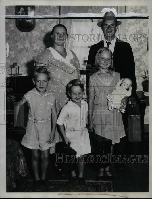 1934 George and Emma Gorge with children Heinz, George & Emma - Historic Images