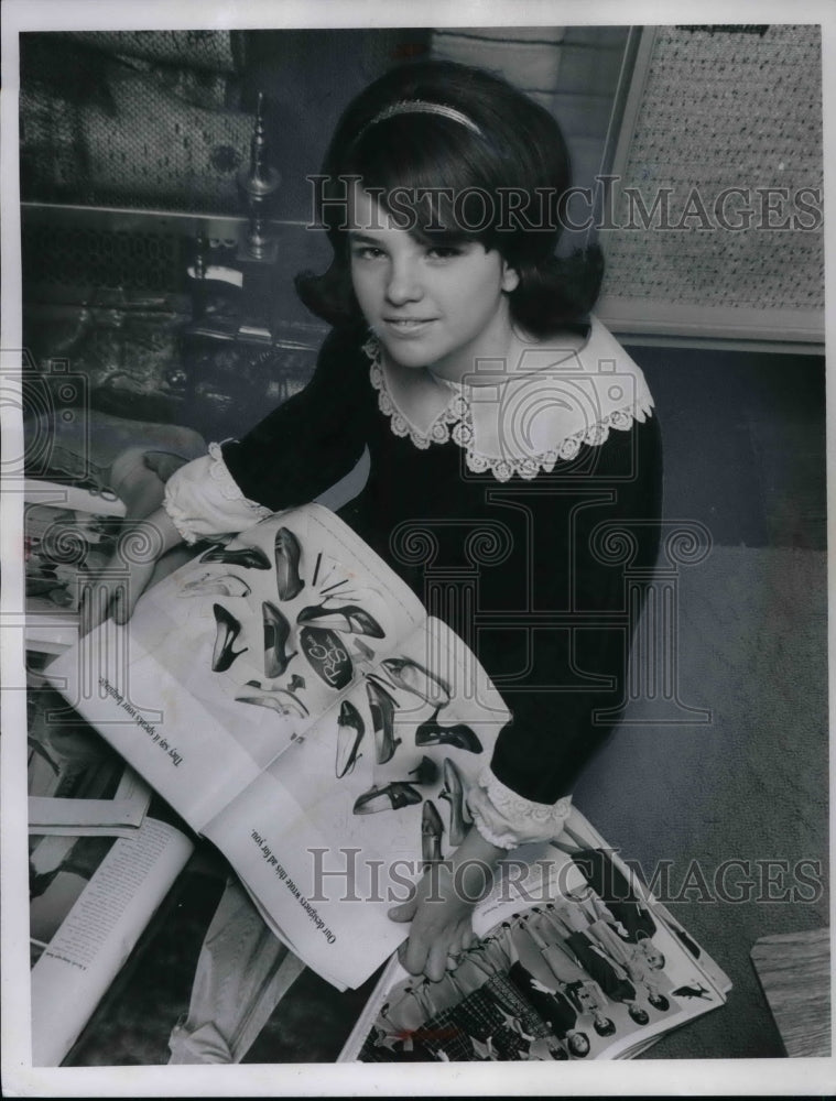 1966 Pat Kellog, 13, from Shiloh Junior High School, Parama - Historic Images