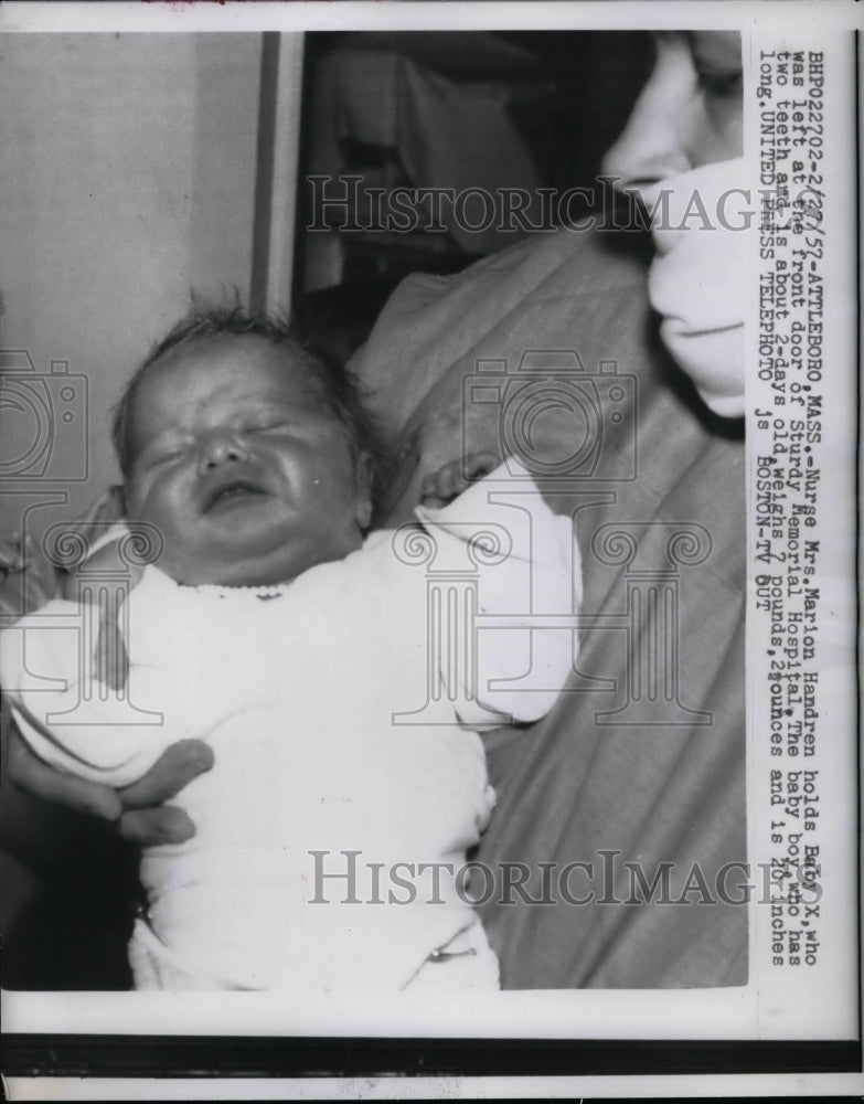 1957 Press Photo Nurse Marion Handren Holds Baby X Left Sturdy Memorial Hospital - Historic Images