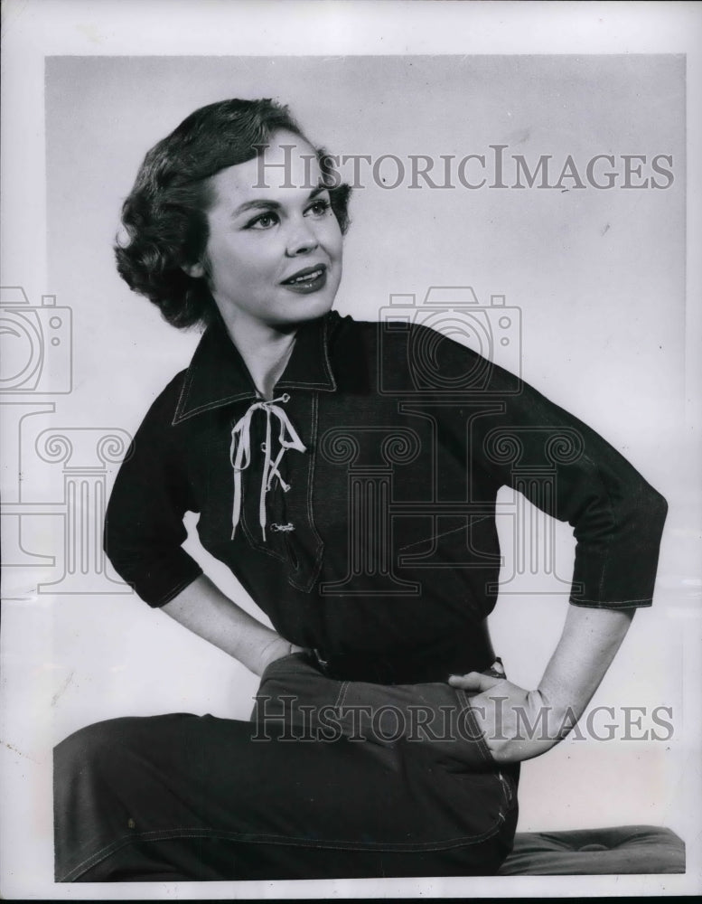 1951 Press Photo Denim Sports Bloused by Mac Thal modeled by Ellen Carlson. - Historic Images