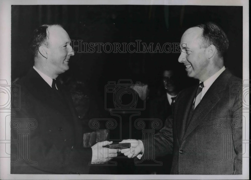 1938 John T. Graves ii &amp; Justice Hugo Black of US Supreme Court - Historic Images