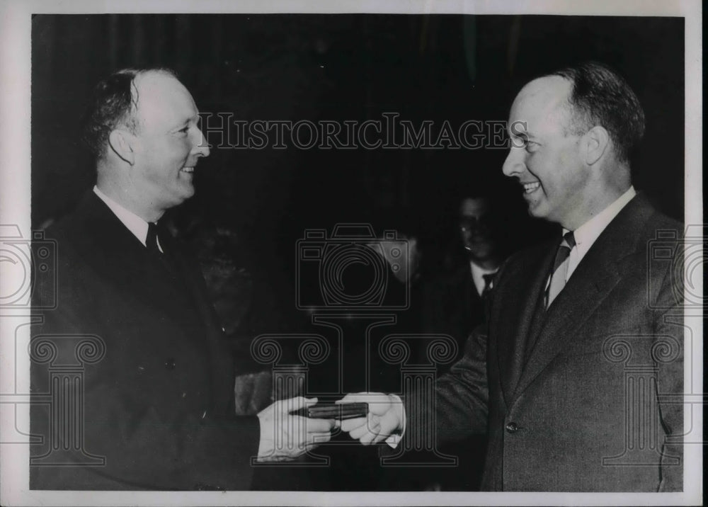 1938 John T. Graves ii & Justice Hugo Black of US Supreme Court - Historic Images