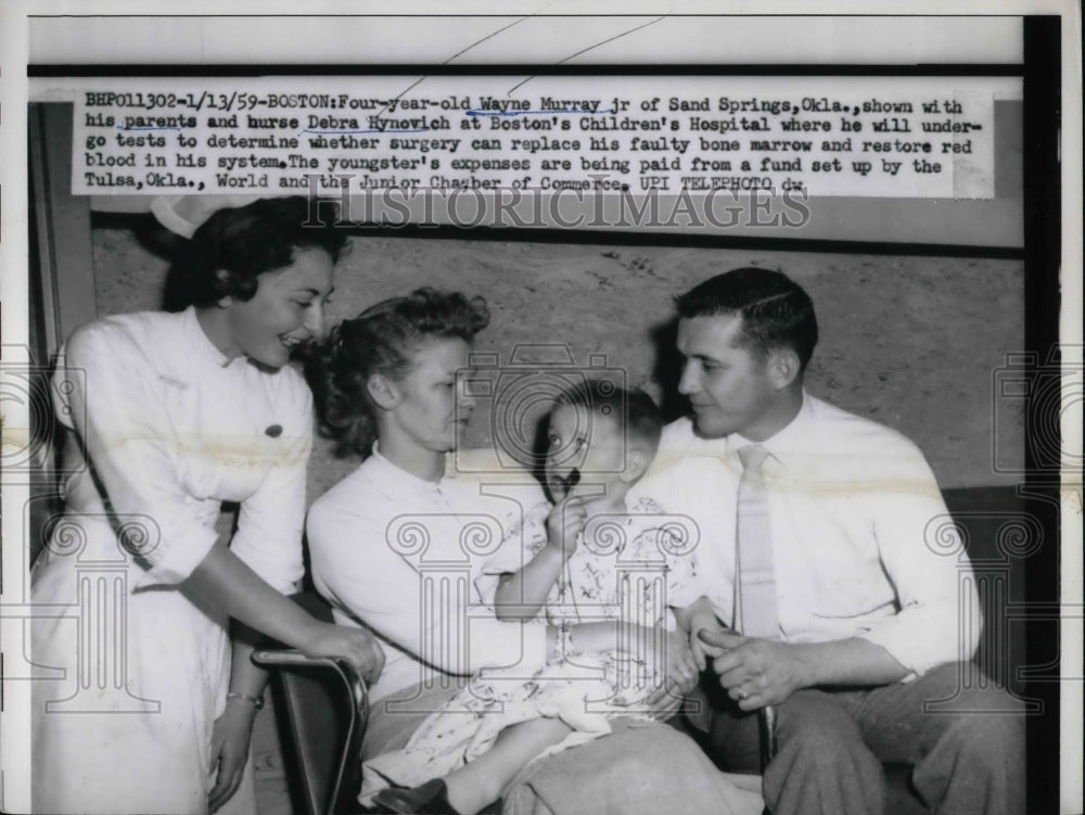 1959 Press Photo Wayne Murray Jr & parents & nurse D Hynovich at Boston Hospital - Historic Images
