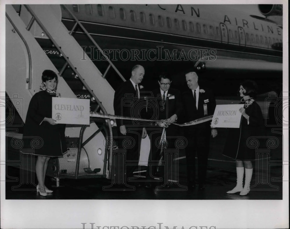 1967 American Airlines travel agents &amp; a plane - Historic Images