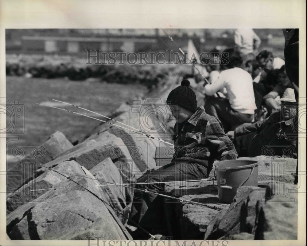 Press Photo People fishing along a lake front embankment - nea70398 - Historic Images