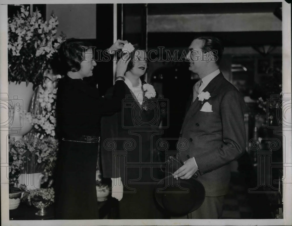 1935 Press Photo Irene Hayes, Mrs Pierre Burtnick &amp; her husband - nea70415 - Historic Images