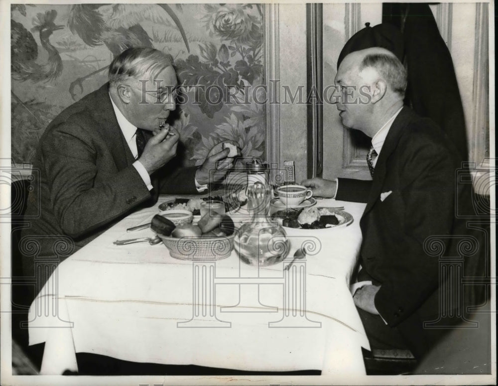 Press Photo John H. Hart &amp; Herbert T. Chittenden at lunch - nea70416 - Historic Images