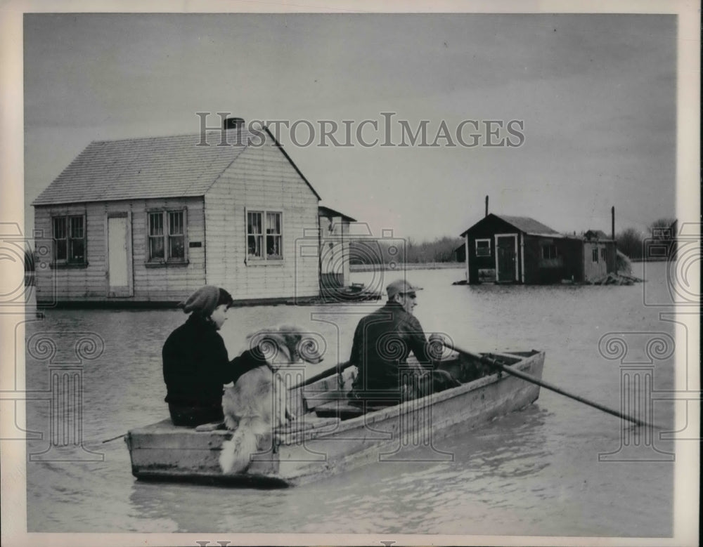 1950 Manitoba Farmer Michael Chudy Red River Valley home boat - Historic Images