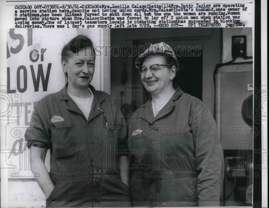 1961 Press Photo Lucille Calascibetta, Betty Taylor at their Chicago gas station - Historic Images