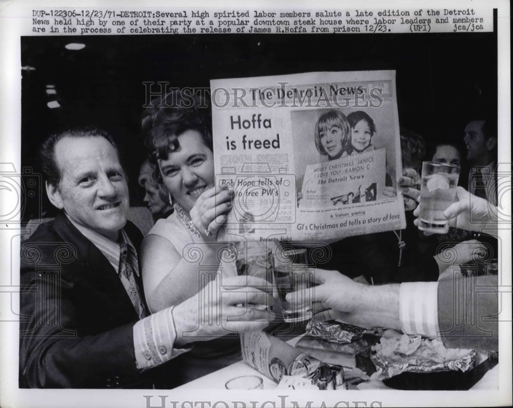 1971 Press Photo Labor members celebrate James Hoffa release from prison - Historic Images