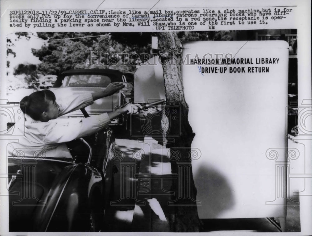 1959 Press Photo Customer Using Harrison Memorial Library Drive-Up Book Return - Historic Images