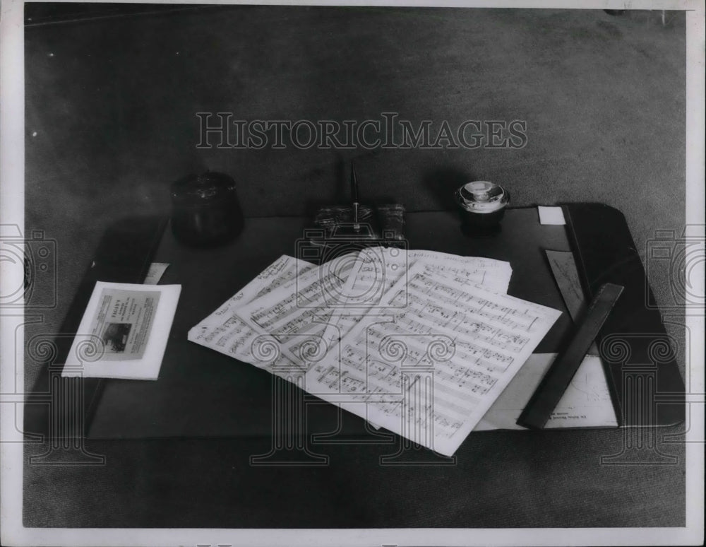 1935 Press Photo Songs In Original Form n Desk of Music Publisher - Historic Images