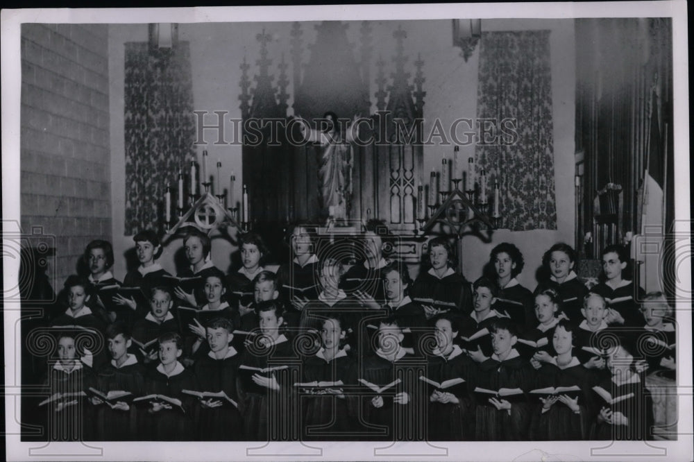 1955 A church choir performing - Historic Images