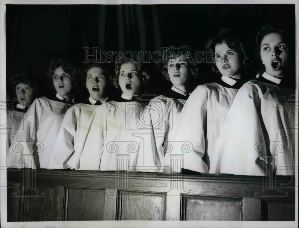 1962 Press Photo Choir of Trinity Luthern Church in NY performing - nea70529 - Historic Images