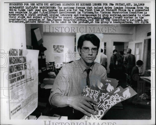 1969 David Hawk Protests U.S. Military Involvement in Vietnam - Historic Images