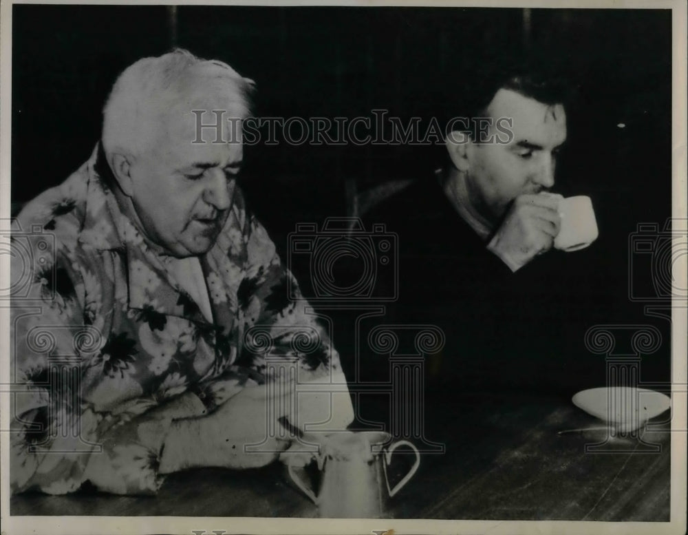 1940 Press Photo Chief Officer W. Hart Capt. Arthur Cronin Rescued Ship Sank - Historic Images