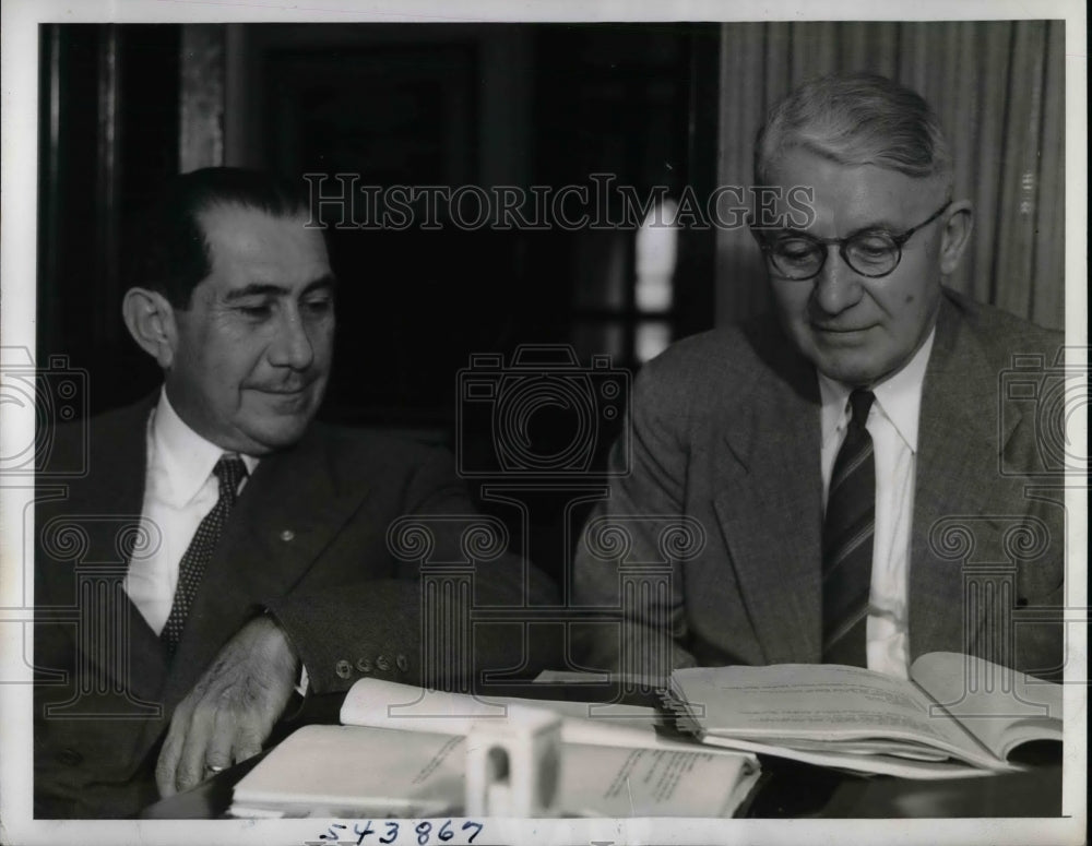 1940 Press Photo Fernando Carvajal, H. Feighner, discussing Rotary Convention - Historic Images
